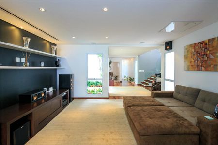 Casa à venda com 4 quartos, 400m² em Granja Julieta, São Paulo