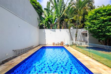 Casa à venda com 4 quartos, 400m² em Granja Julieta, São Paulo