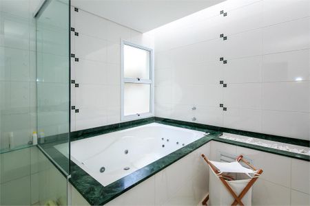 Casa à venda com 4 quartos, 400m² em Granja Julieta, São Paulo