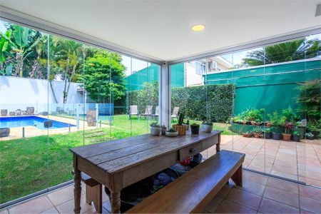 Casa à venda com 4 quartos, 400m² em Granja Julieta, São Paulo