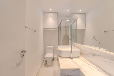 Banheiro de apartamento para alugar com 1 quarto, 45m² em Bela Vista, São Paulo