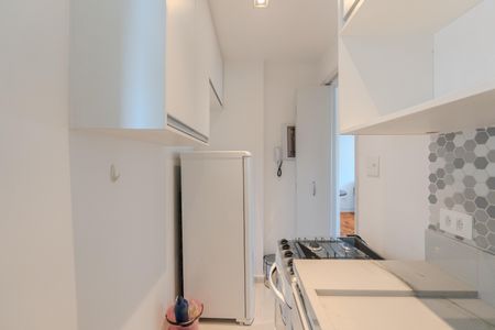 Cozinha e Área de Serviço de apartamento para alugar com 1 quarto, 45m² em Bela Vista, São Paulo