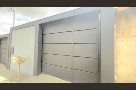 Fachada  de casa à venda com 2 quartos, 180m² em Aeronautas, Lagoa Santa