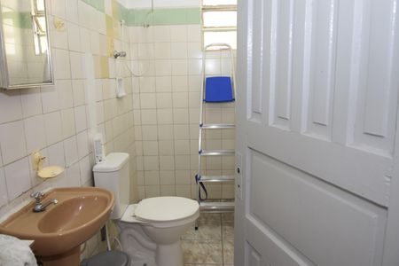 Banheiro de casa para alugar com 1 quarto, 60m² em Jardim São Manoel, Embu das Artes
