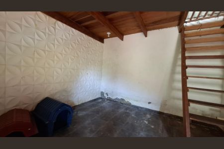 Casa à venda com 500m², 2 quartos e 2 vagas Casa à venda com 500m², 2 quartos e 2 vagasEdícula