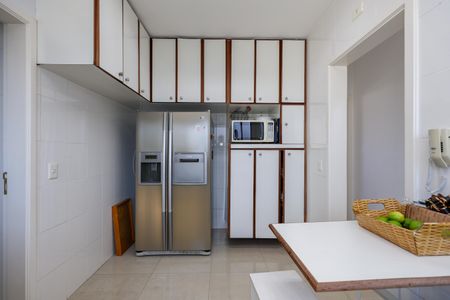 Apartamento para alugar com 877m², 5 quartos e 8 vagas Apartamento para alugar com 877m², 5 quartos e 8 vagasCozinha