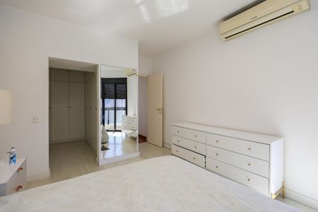 Apartamento para alugar com 877m², 5 quartos e 8 vagas Apartamento para alugar com 877m², 5 quartos e 8 vagasSuíte da Cobertura