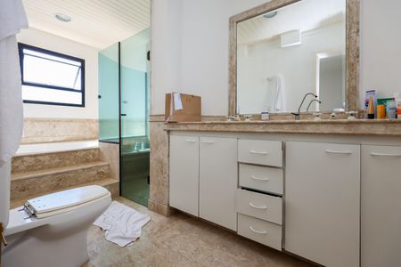 Apartamento para alugar com 877m², 5 quartos e 8 vagas Apartamento para alugar com 877m², 5 quartos e 8 vagasBanheiro da Suíte da Cobertura