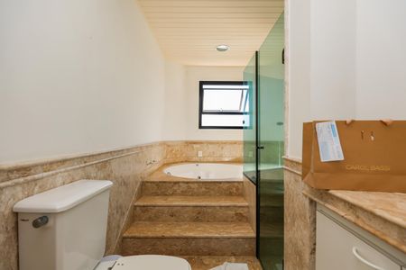 Apartamento para alugar com 877m², 5 quartos e 8 vagas Apartamento para alugar com 877m², 5 quartos e 8 vagasBanheiro da Suíte da Cobertura