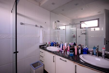 Apartamento à venda com 140m², 3 quartos e 4 vagasBanheiro da Suite 