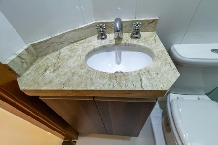 Apartamento à venda com 73m², 2 quartos e 2 vagasBanheiro Social