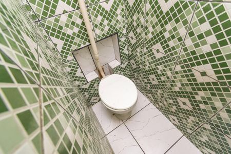 Banheiro de kitnet/studio para alugar com 0 quarto, 16m² em Vista Alegre, Rio de Janeiro