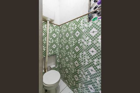 Banheiro de kitnet/studio para alugar com 0 quarto, 16m² em Vista Alegre, Rio de Janeiro