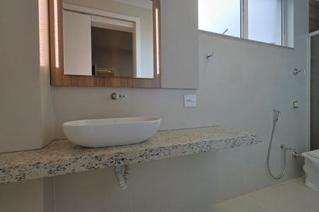 Apartamento à venda com 120m², 3 quartos e 2 vagas Apartamento à venda com 120m², 3 quartos e 2 vagasBanheiro da Suíte