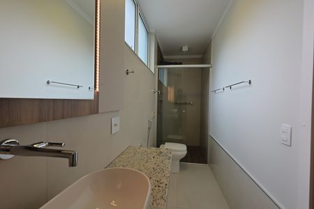 Apartamento à venda com 120m², 3 quartos e 2 vagas Apartamento à venda com 120m², 3 quartos e 2 vagasBanheiro da Suíte