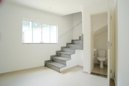 Casa para alugar com 80m², 2 quartos e 2 vagasSala