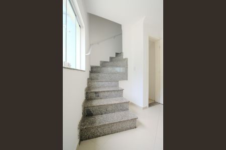 Escada de casa para alugar com 2 quartos, 80m² em Vila Matilde, São Paulo