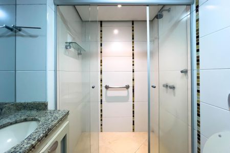 Apartamento à venda com 132m², 3 quartos e 2 vagasBanheiro do quarto 1