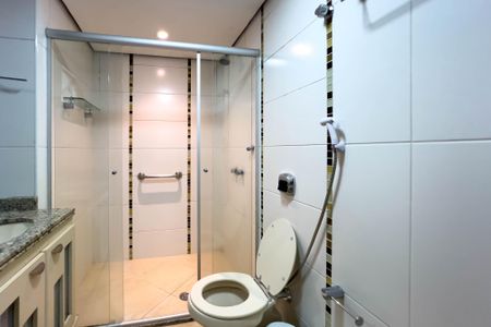 Apartamento à venda com 132m², 3 quartos e 2 vagasBanheiro do quarto 1