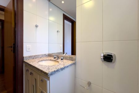 Apartamento à venda com 132m², 3 quartos e 2 vagasBanheiro do quarto 2