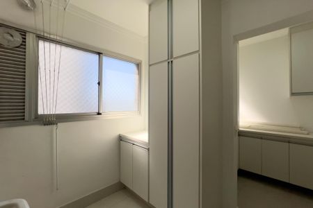 Apartamento à venda com 132m², 3 quartos e 2 vagasÁrea de serviço 