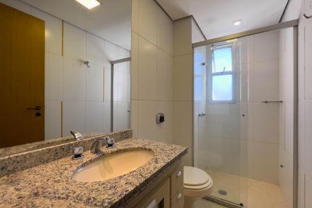 Apartamento à venda com 132m², 3 quartos e 2 vagasBanheiro do quarto 2