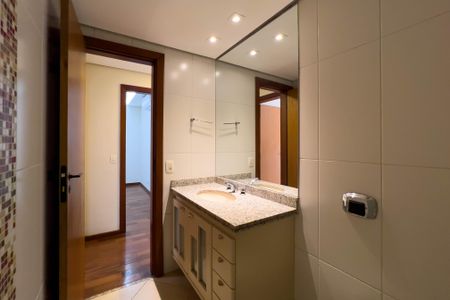 Apartamento à venda com 132m², 3 quartos e 2 vagasBanheiro