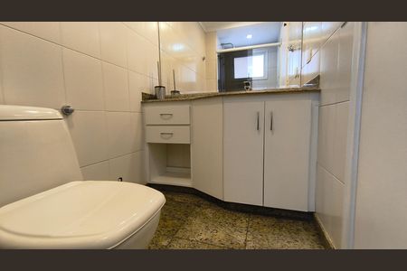 Apartamento à venda com 120m², 3 quartos e 2 vagas Apartamento à venda com 120m², 3 quartos e 2 vagasBanheiro da Suíte