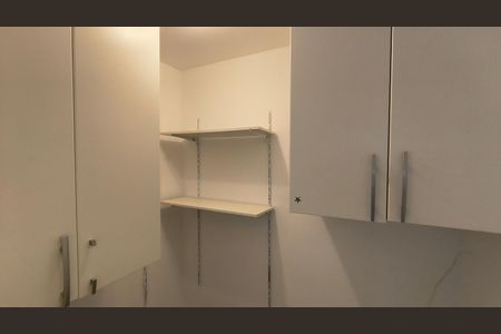 Apartamento à venda com 120m², 3 quartos e 2 vagas Apartamento à venda com 120m², 3 quartos e 2 vagasQuarto de Serviço