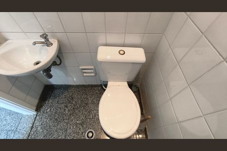 Apartamento à venda com 120m², 3 quartos e 2 vagas Apartamento à venda com 120m², 3 quartos e 2 vagasBanheiro de serviço