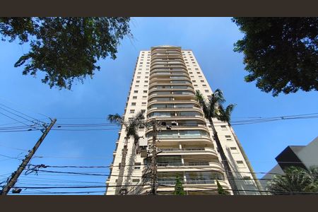 Apartamento à venda com 120m², 3 quartos e 2 vagas Apartamento à venda com 120m², 3 quartos e 2 vagasFachada