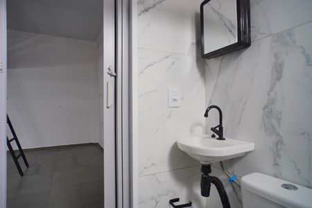 Banheiro  de kitnet/studio para alugar com 1 quarto, 40m² em Passo das Pedras, Porto Alegre
