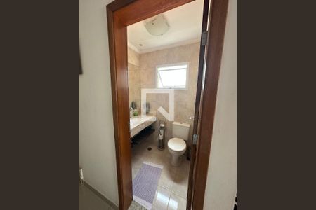 Casa de condomínio para alugar com 364m², 3 quartos e 2 vagasBanheiro