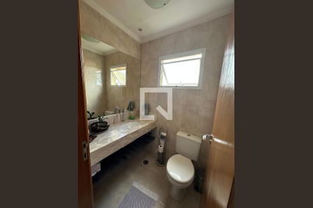 Casa de condomínio para alugar com 364m², 3 quartos e 2 vagasBanheiro