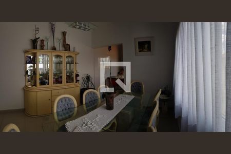 Casa de condomínio para alugar com 364m², 3 quartos e 2 vagasSala