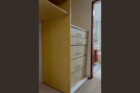 Casa para alugar com 275m², 2 quartos e 2 vagas Casa para alugar com 275m², 2 quartos e 2 vagasCloset da Suíte 1