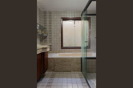 Casa para alugar com 275m², 2 quartos e 2 vagas Casa para alugar com 275m², 2 quartos e 2 vagasBanheiro da Suíte 1