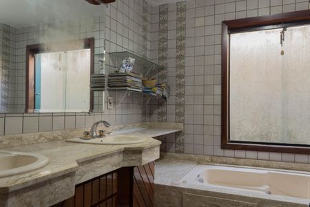 Casa para alugar com 275m², 2 quartos e 2 vagas Casa para alugar com 275m², 2 quartos e 2 vagasBanheiro da Suíte 1