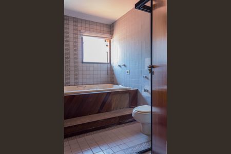 Casa para alugar com 275m², 2 quartos e 2 vagas Casa para alugar com 275m², 2 quartos e 2 vagasBanheiro da Suíte 2