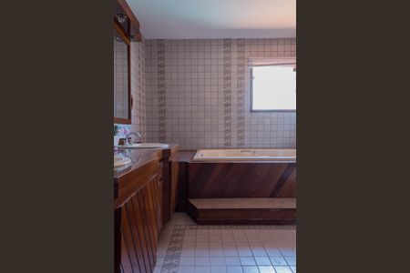 Casa para alugar com 275m², 2 quartos e 2 vagas Casa para alugar com 275m², 2 quartos e 2 vagasBanheiro da Suíte 2