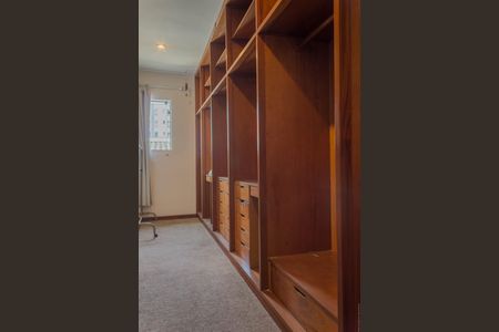 Casa para alugar com 275m², 2 quartos e 2 vagas Casa para alugar com 275m², 2 quartos e 2 vagasCloset da Suíte 2