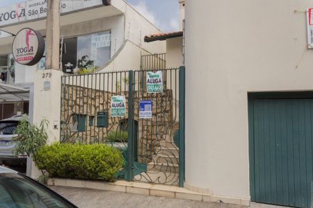 Casa para alugar com 275m², 2 quartos e 2 vagas Casa para alugar com 275m², 2 quartos e 2 vagasFachada