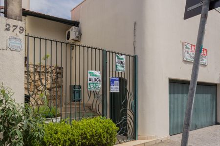 Casa para alugar com 275m², 2 quartos e 2 vagas Casa para alugar com 275m², 2 quartos e 2 vagasFachada