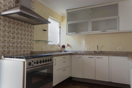 Casa para alugar com 275m², 2 quartos e 2 vagas Casa para alugar com 275m², 2 quartos e 2 vagasCozinha