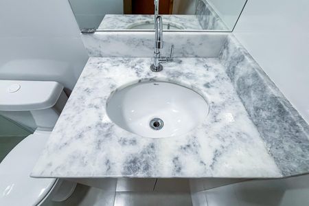 Banheiro social de apartamento para alugar com 1 quarto, 24m² em Vila Monte Alegre, São Paulo