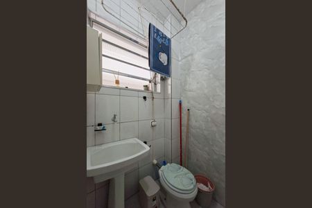 Banheiro de kitnet/studio para alugar com 1 quarto, 27m² em Cidade Ocian, Praia Grande