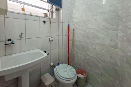 Banheiro de kitnet/studio para alugar com 1 quarto, 27m² em Cidade Ocian, Praia Grande