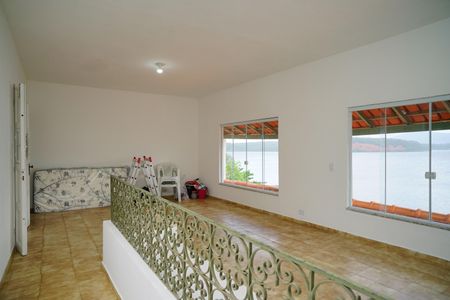 Sala de casa para alugar com 4 quartos, 240m² em Zacarias, Maricá