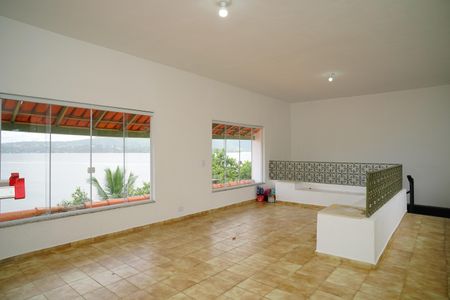 Sala de casa para alugar com 4 quartos, 240m² em Zacarias, Maricá
