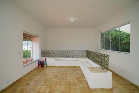 Sala de casa para alugar com 4 quartos, 240m² em Zacarias, Maricá